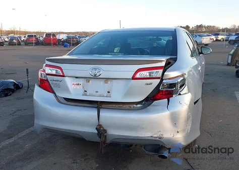 2014 Toyota Camry Se z USA, uszkodzony, nr VIN 4T1BF1FK7EU432165